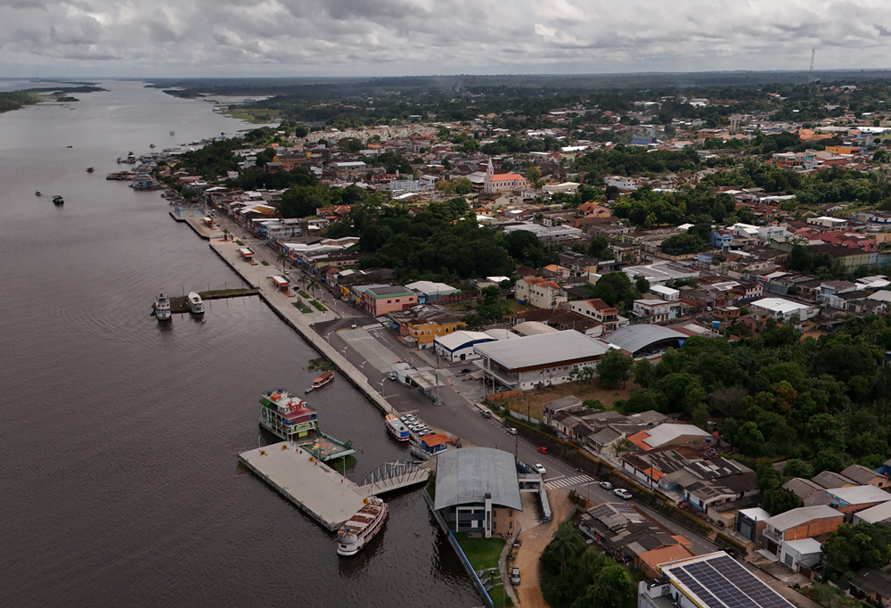 Bienal das Amazônias Sobre as Águas recebe visitas em Oriximiná